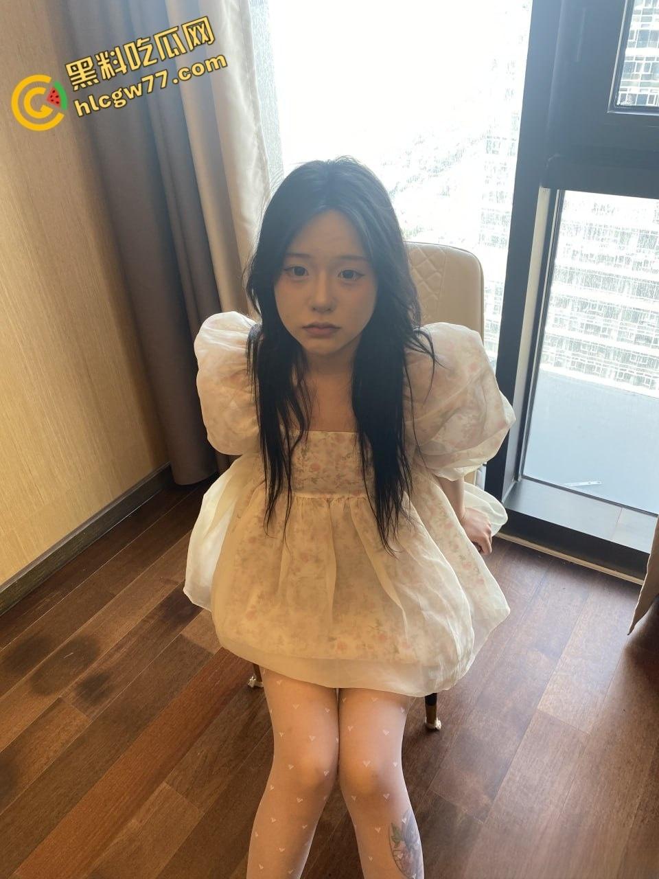 极品萝莉【林婉婉】白丝爆乳私拍，娇嫩粉逼撩爆宅男心，宅男夜夜沉沦的致命诱惑！