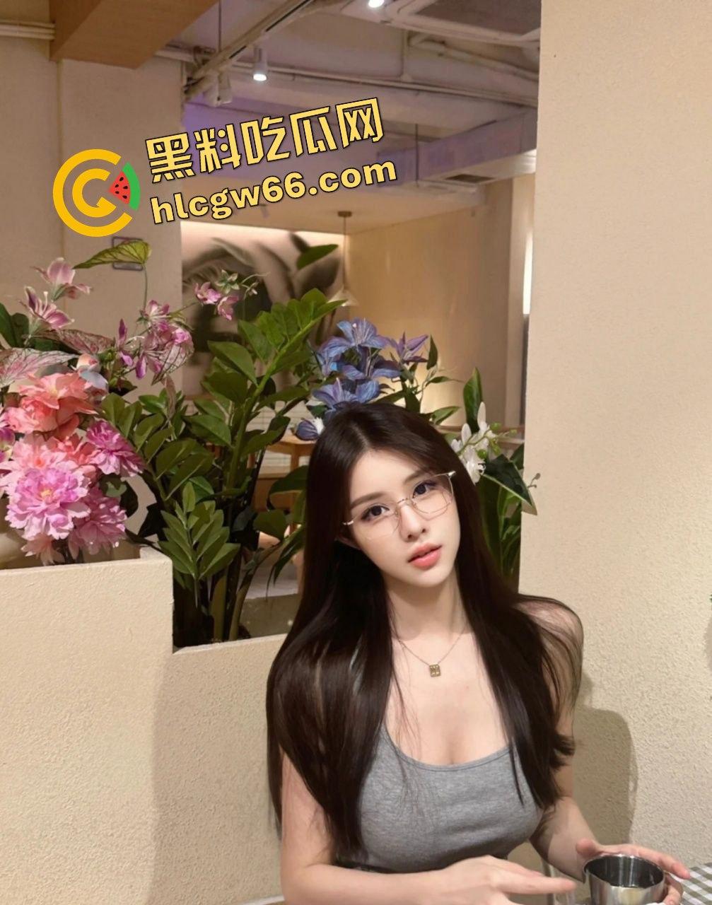 你以为是天生粉嫩？其实是鲍鱼打了三层滤镜，保养比你爱车还讲究，哥你操的是项目成果不是逼！