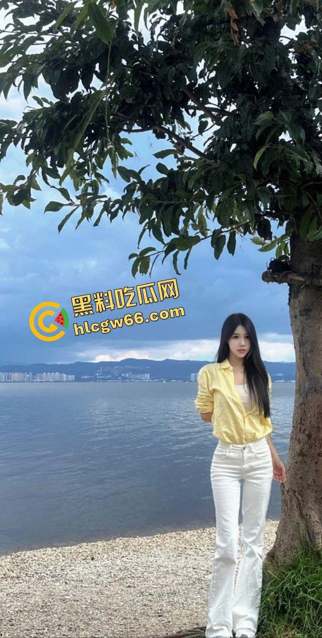 你以为是天生粉嫩?其实是鲍鱼打了三层滤镜,保养比你爱车还讲究,哥你操的是项目成果不是逼!