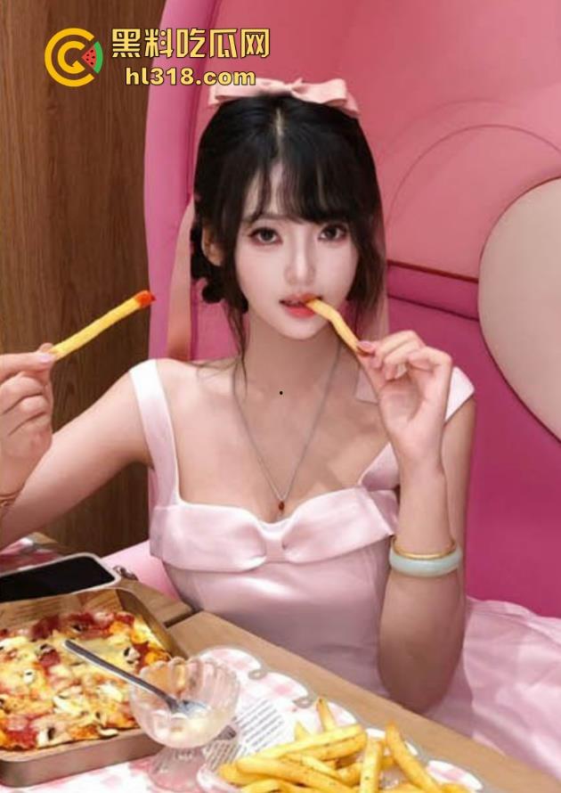 海角乱伦,跟我的刚上大学的表妹开房,尝试大胆酒店开门露出啪啪,白虎嫩穴被后入猛操,疯狂喷水!