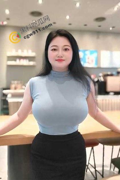 海角大神与小姨的禁忌交欢！趁小姨洗澡裸体的间隙，被肉棒诱惑，主动求操，对白露骨，场面超淫