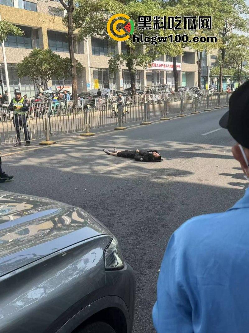 深圳福永桥头惊现亡命刀仔组团报复性随机砍人 死伤一片 还有4个在逃!