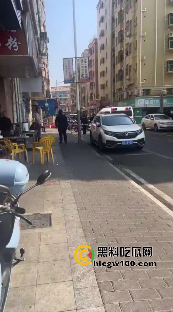 深圳福永桥头惊现亡命刀仔组团报复性随机砍人 死伤一片 还有4个在逃!