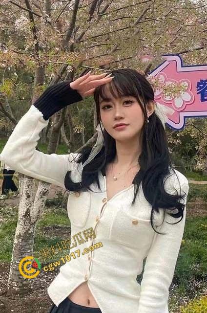 成都美视国际学校小仙女【何君雨】：C杯校花约炮金主，舌尖功夫盘旋大鸡巴，颜射满面，撕碎清纯面具！