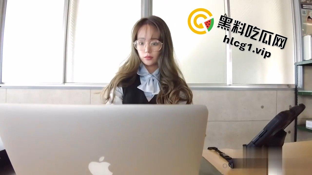 韩国网红女神Naomii惊现办公室自慰!大奶女神的隐秘一面曝光