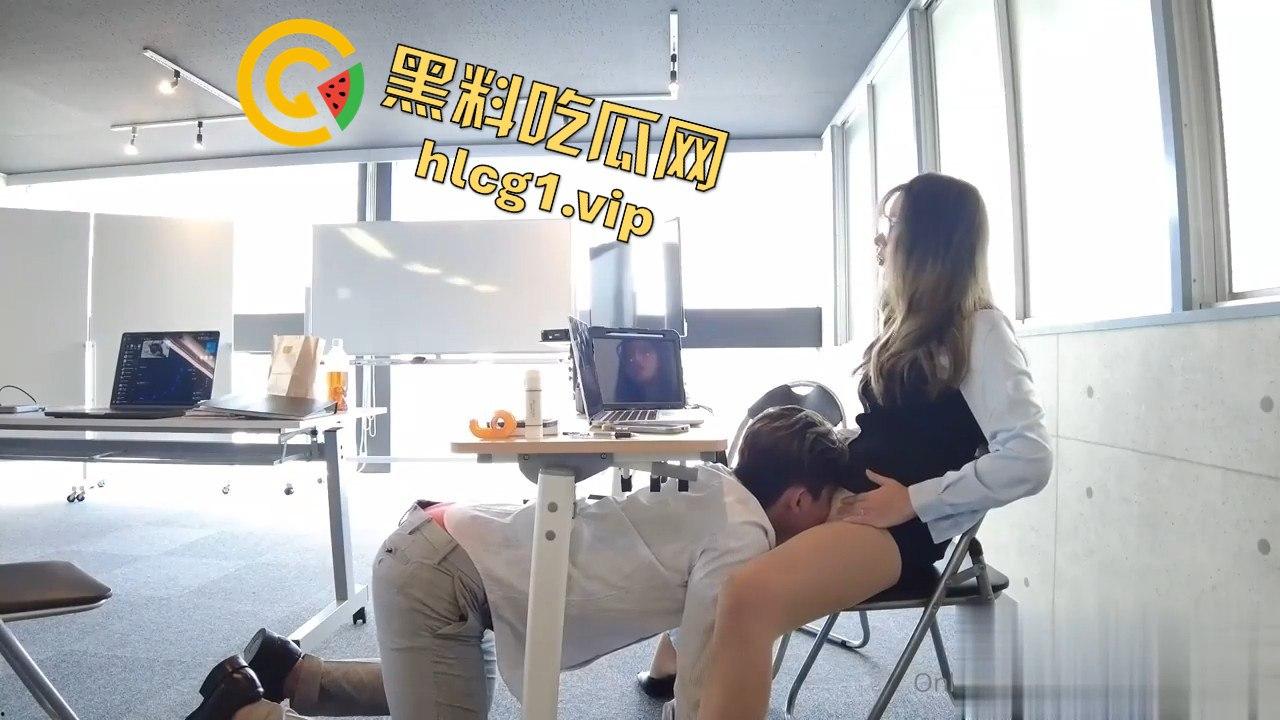 韩国网红女神Naomii惊现办公室自慰!大奶女神的隐秘一面曝光