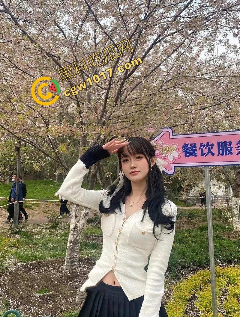 成都美视国际学校小仙女【何君雨】:C杯校花约炮金主,舌尖功夫盘旋大鸡巴,颜射满面,撕碎清纯面具!