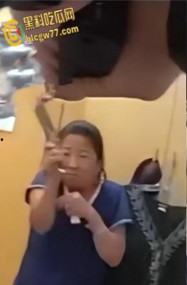 洛杉矶华裔女子纵火袭邻居 持刀拒捕被警方当场击毙 现场视频曝光