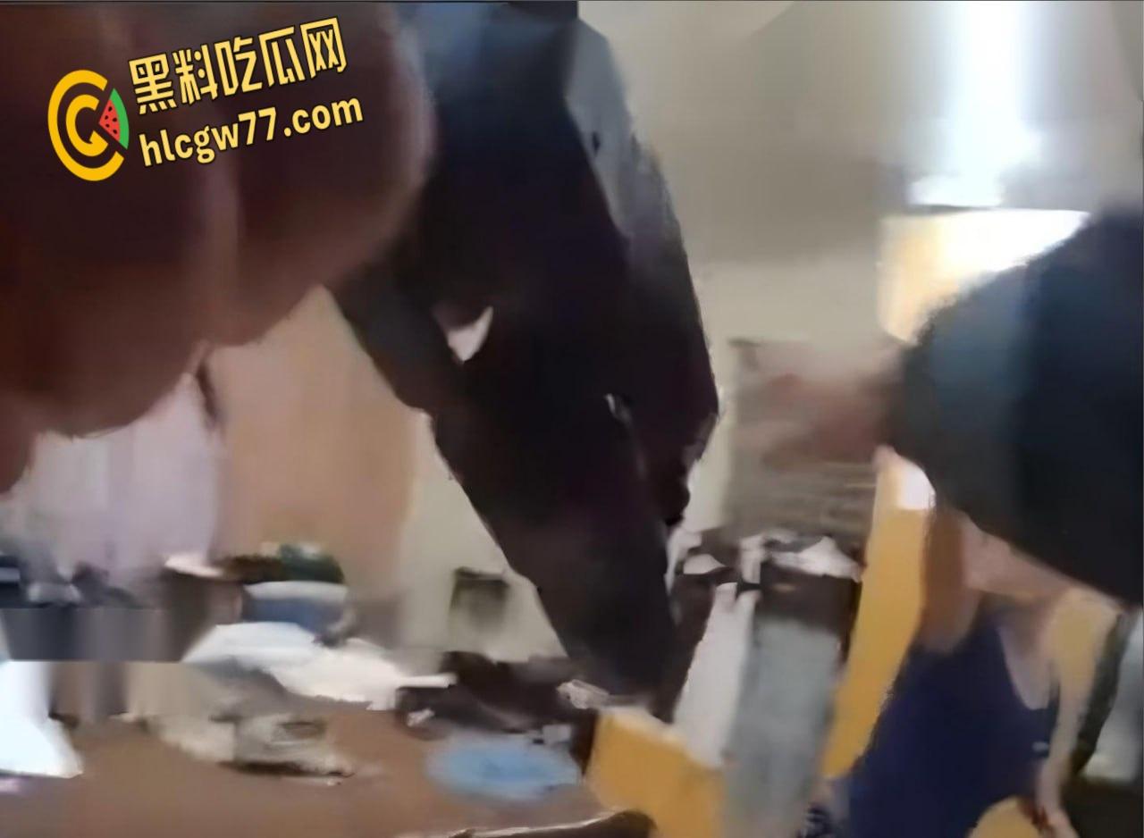 洛杉矶华裔女子纵火袭邻居 持刀拒捕被警方当场击毙 现场视频曝光