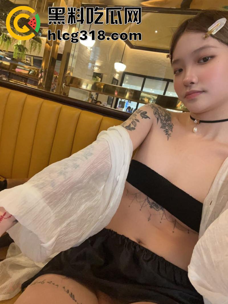 屌丝的女神富人的母狗,长腿校花【李慧子】,成为富二代脚下的淫骚母狗,酒店性爱自拍流出!