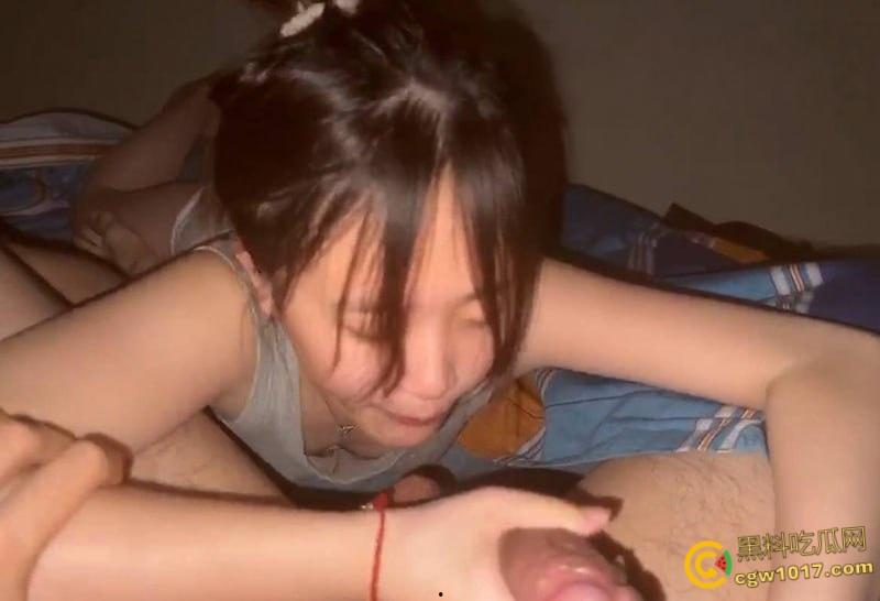 重庆小美女【王妍欣】,颜值堪比幼版杨幂,私下穿JK黑丝约炮后入,舔蛋撸管榨精,花活淫技赛东莞!