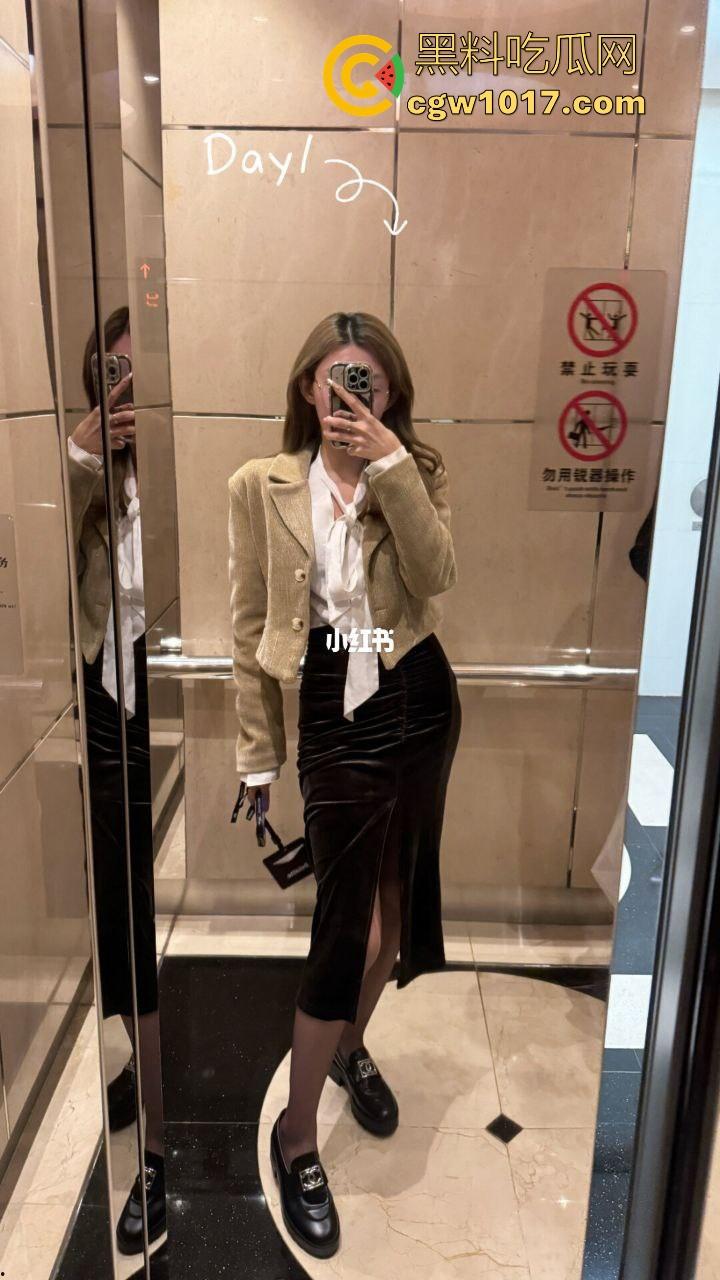 勤检持家好女孩!白天做项目,晚上当公主,高颜值极品御姐,黑丝开裆裤无套后入,只为领导再次光临!