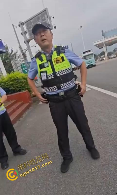 福建高速路口上演“辣椒水暴力”惨剧:交警野蛮执法,企图抢夺证据!公众怒呼严惩黑警!