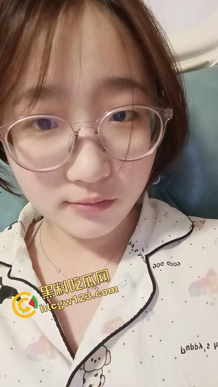 工地佬实拍投稿,简陋铁皮棚里实战啪啪,全程无隔音,骚女微露脸叫到外头都听见,虽不完美但骚得真实!