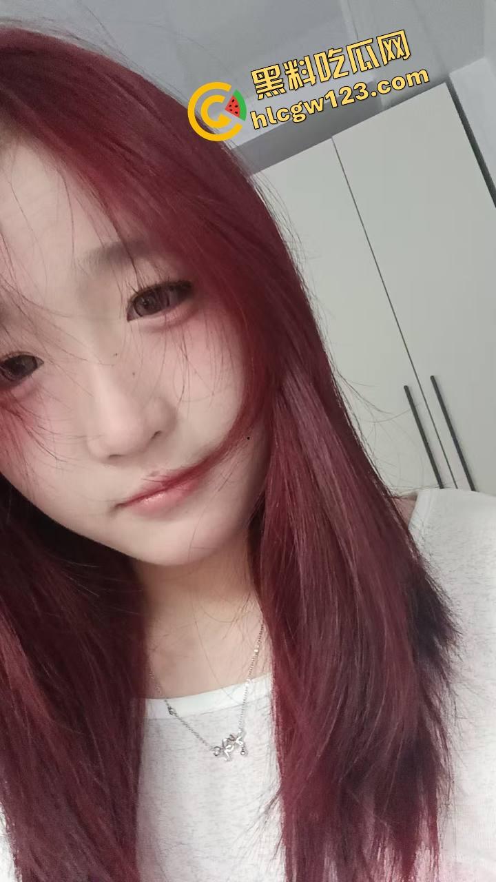 工地佬实拍投稿,简陋铁皮棚里实战啪啪,全程无隔音,骚女微露脸叫到外头都听见,虽不完美但骚得真实!