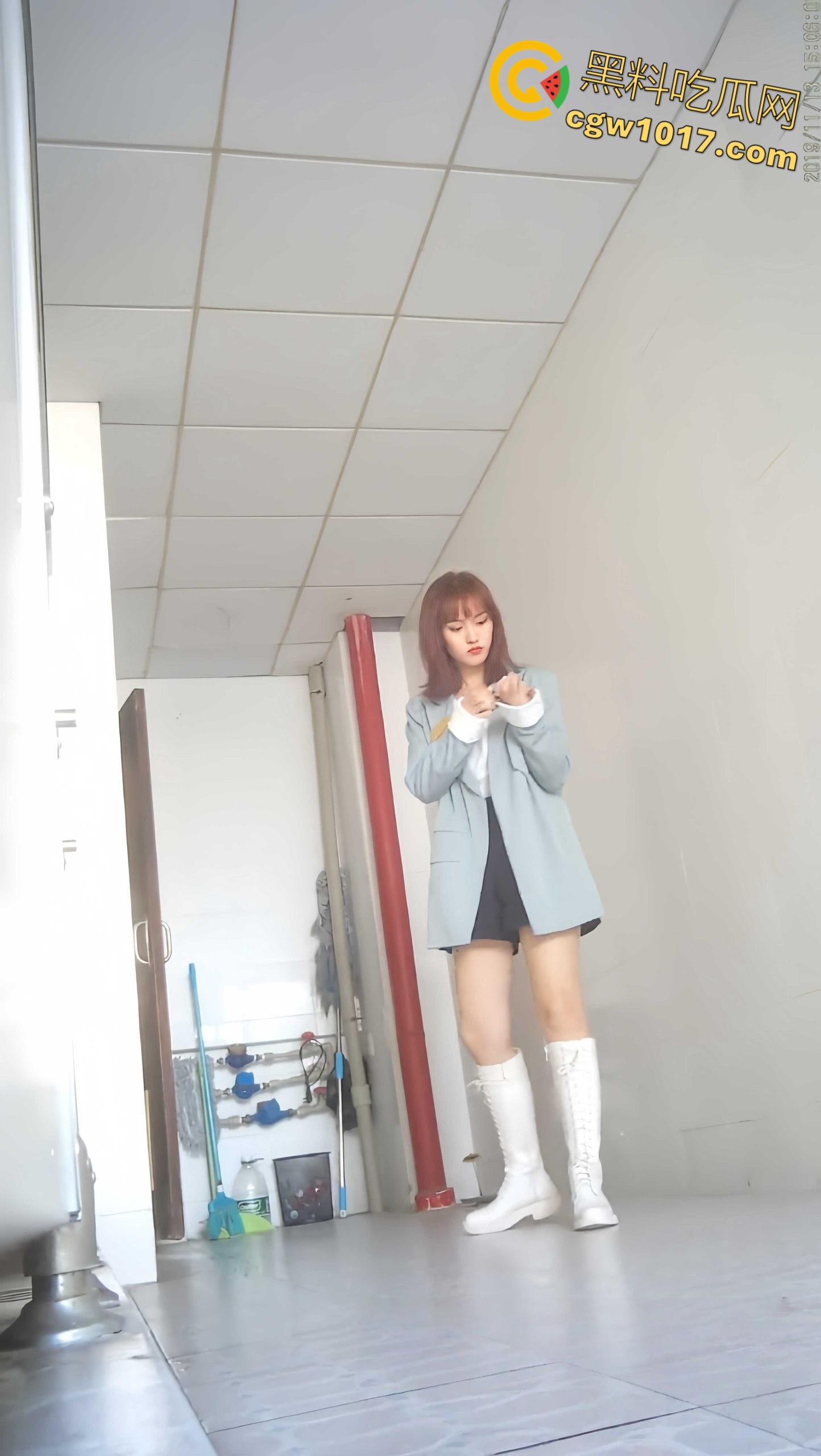 上海30岁女子被男同事厕所偷拍,第一次被女方堵门赔偿和解,第二次故态复萌,报警后却被公司要求离职 !