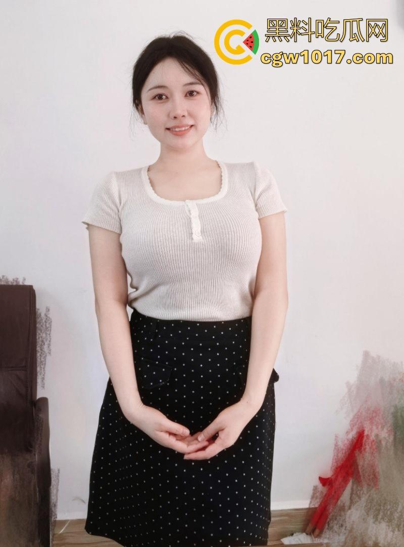 嫂子来月经饥渴难耐,为其推油按摩献殷勤,趁机菊花嫩穴一起蹂躏,可惜来姨妈了不能操,不得狠狠榨干!