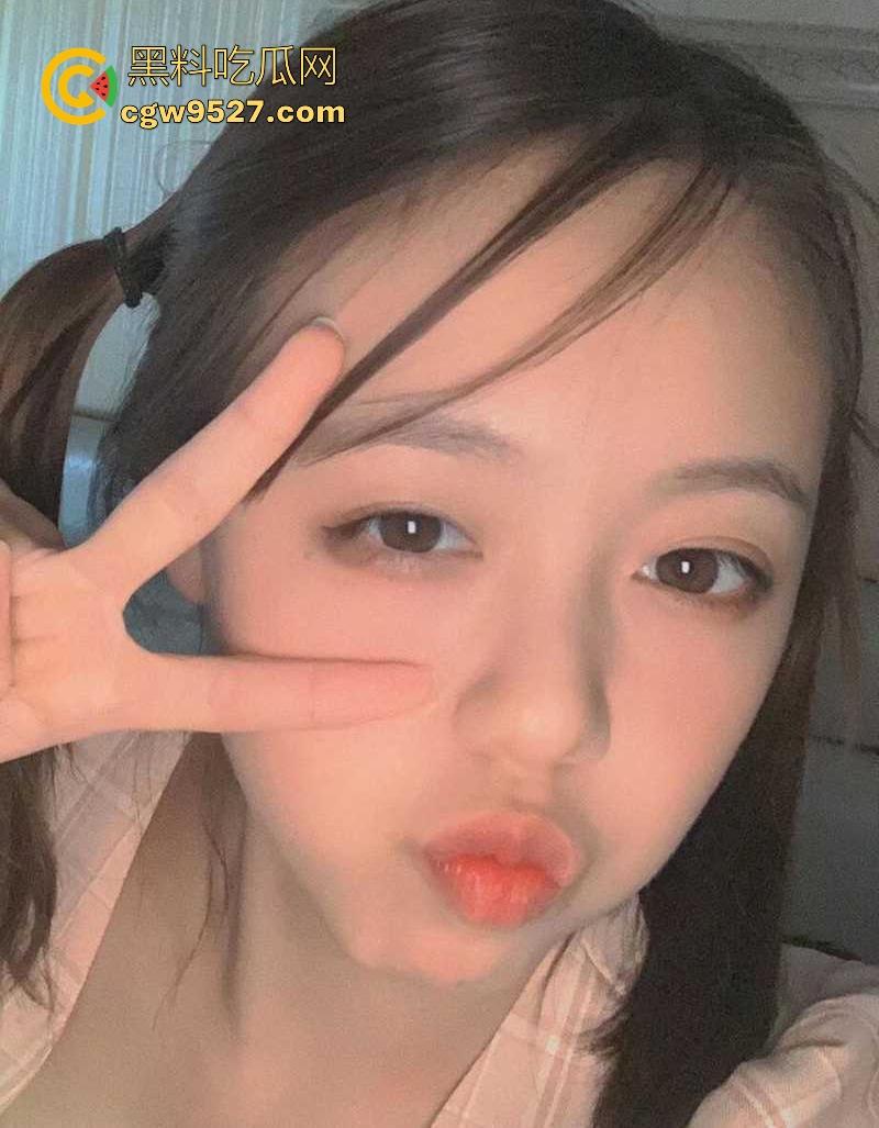 天津医科大学可爱女大【魏丫雅】不雅视频泄漏！清纯萝莉露脸骑乘，小贫乳摇摇晃晃，校园女神秒变反差母狗！