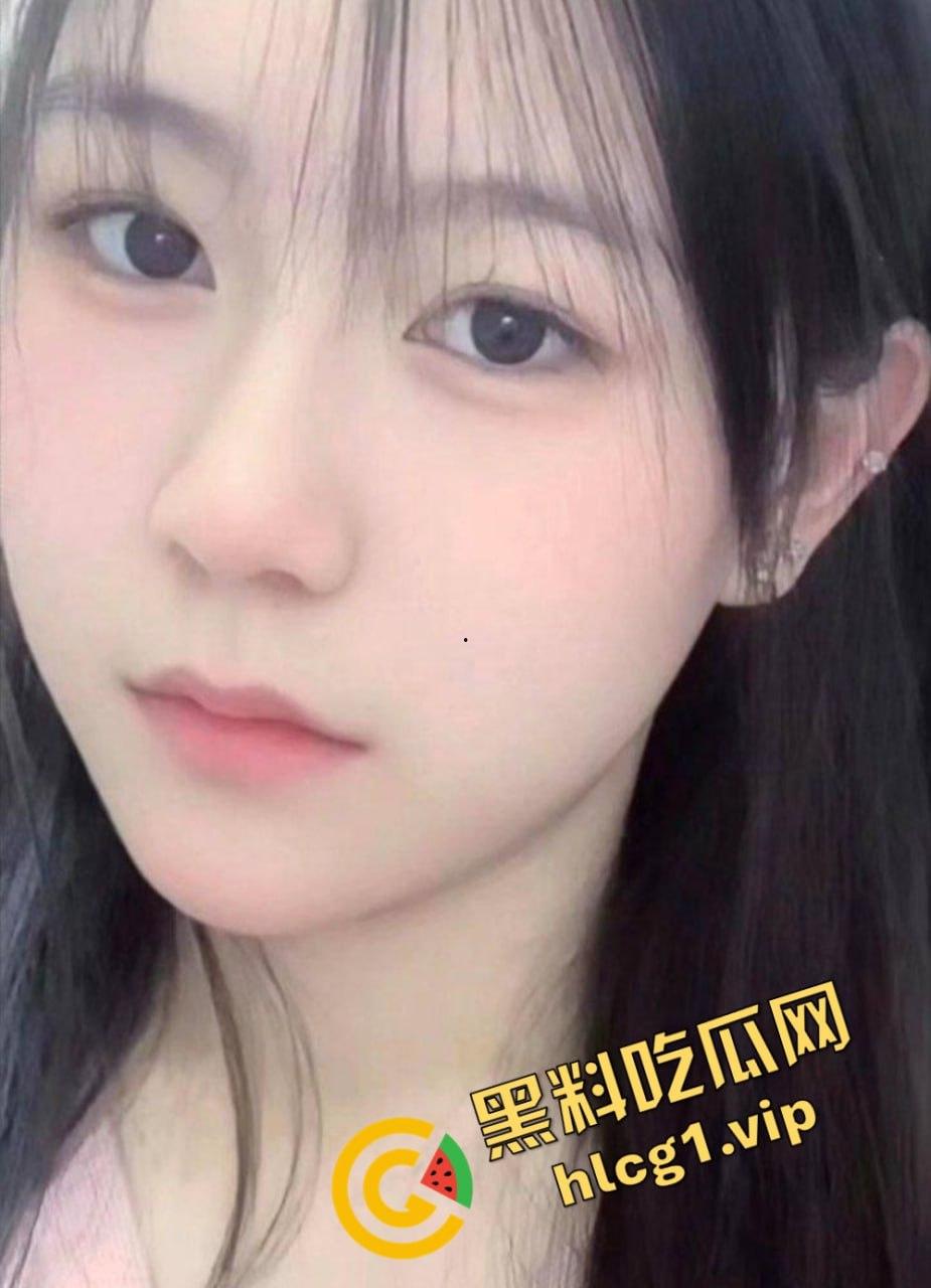 四川成都KTV陪酒小公主『范若琪』被客人绑成母狗用手指强奸 甜美少女在KTV沦为玩物