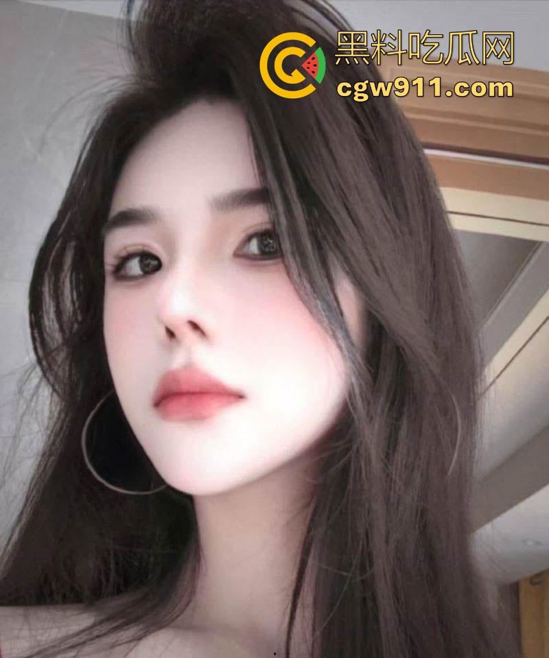 成都工商大学【李奕然】分手一月速变骚婊,soul约炮口交舔蛋视频曝光,女仆翘臀求操,炮友内射狂干!