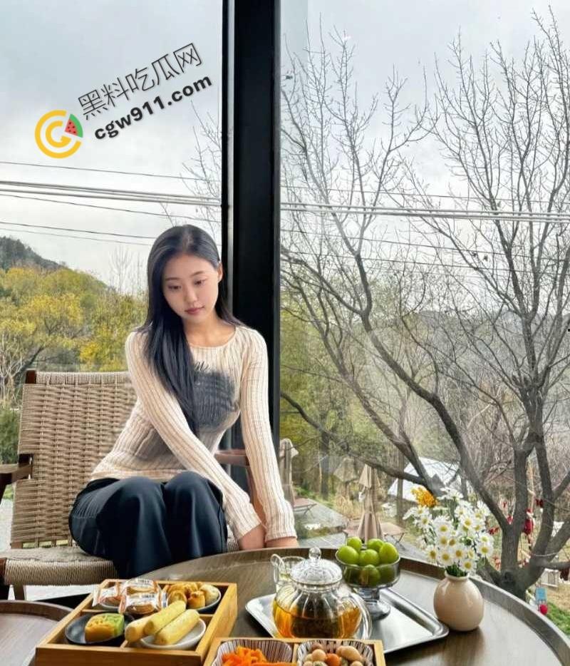 成都尤物【于晨曦】疯狂约炮曝光:清纯面具下的淫荡本性,口交深喉,女上骑乘,淫水四溅,十足的性瘾母狗!