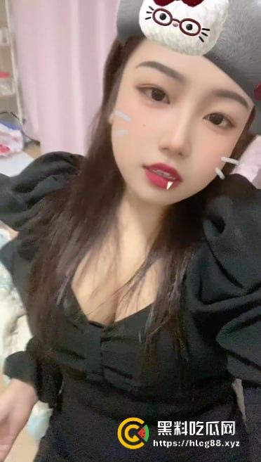 网友60块买快手小网红【茉姑娘】不雅视频被坑惨,摸奶视频一堆连逼都没见着,这婊子曝光活该!