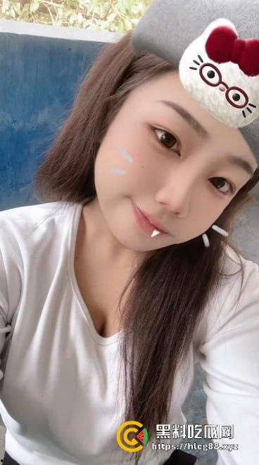 网友60块买快手小网红【茉姑娘】不雅视频被坑惨,摸奶视频一堆连逼都没见着,这婊子曝光活该!