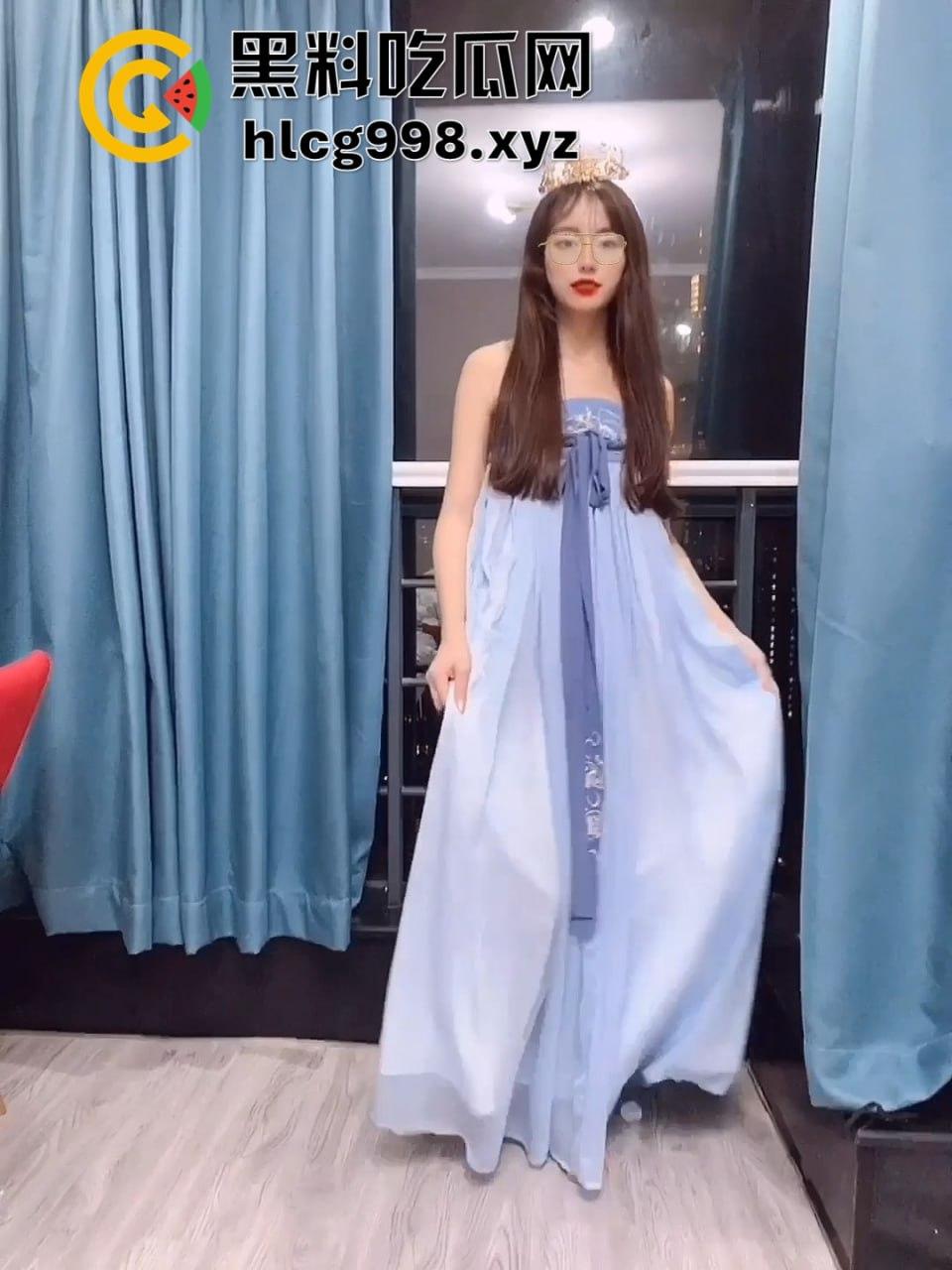 双马尾萝莉『不见星空』骚逼复出!闺蜜男友当道具任她操,双马尾扭腰后入,母狗天赋爆表!