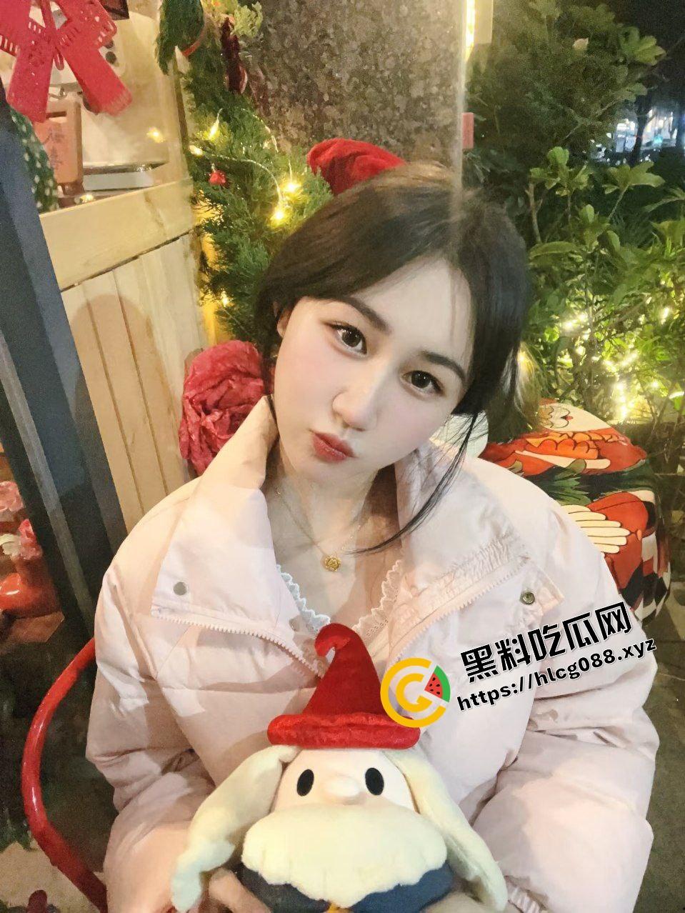 瓜友投稿曝光自己老婆!从反差骚鸡调教成淫妻老婆,酒店全裸肥臀鲍鱼后入,找搭子一起操!