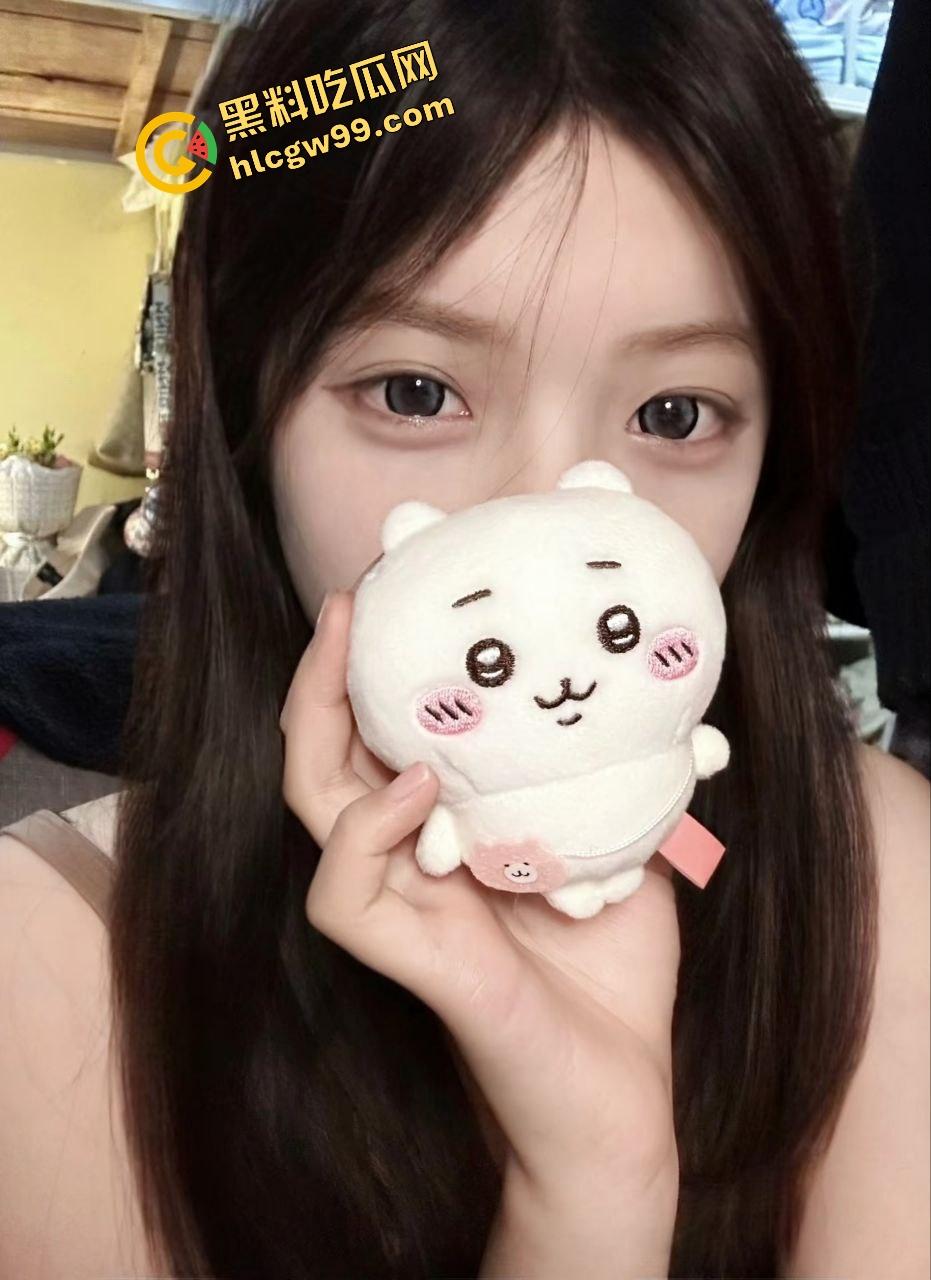 福建艺术职业纯欲反差女友『贾婷』与男友酒店刺激做爱，趴在床上享受被填满骚逼！独家曝光流出！