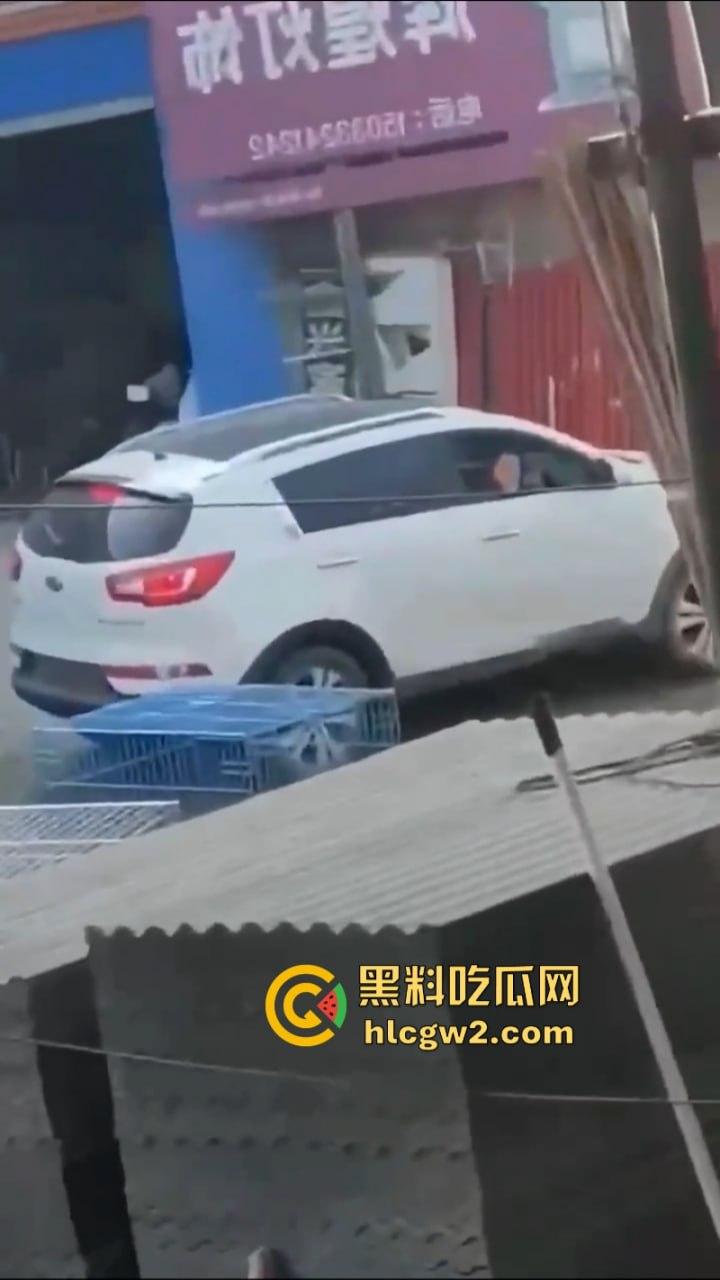 河北保定一女子因老公背叛情绪失控 开车将小三反复碾压致死 人都扁了