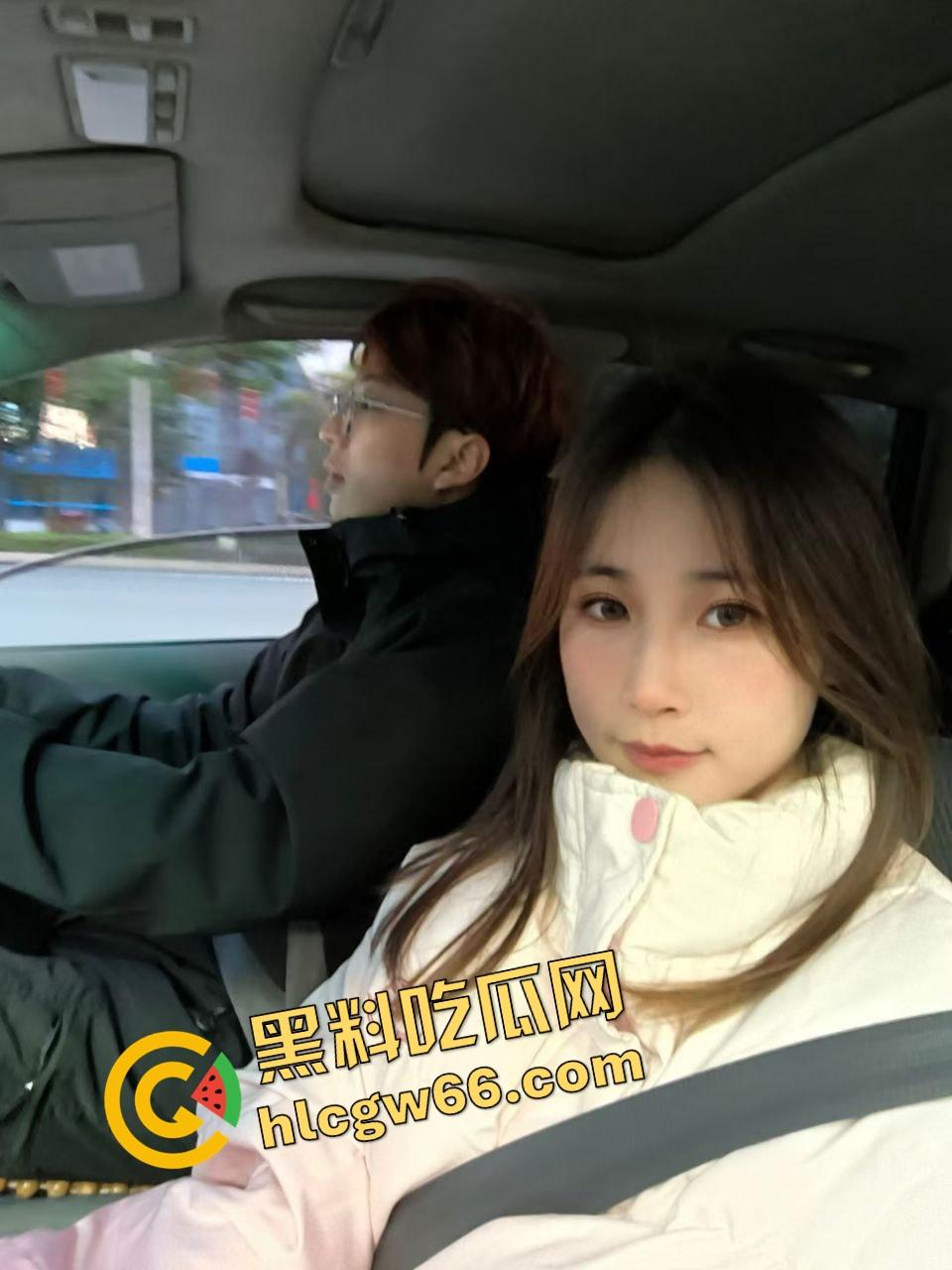 南通小姐姐爆闺蜜成都经济学院『李梦』勾引自己男友,嘴上说姐妹情深,私下跪地含男友鸡巴爽到叫出声!