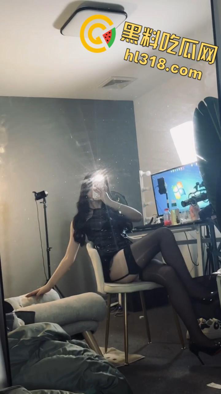 湖南株洲台球妹【杨巧】,有偿陪睡奴性十足,被炮友强制按头暴力口交,干一半还主动要求炮友摘套内射 !