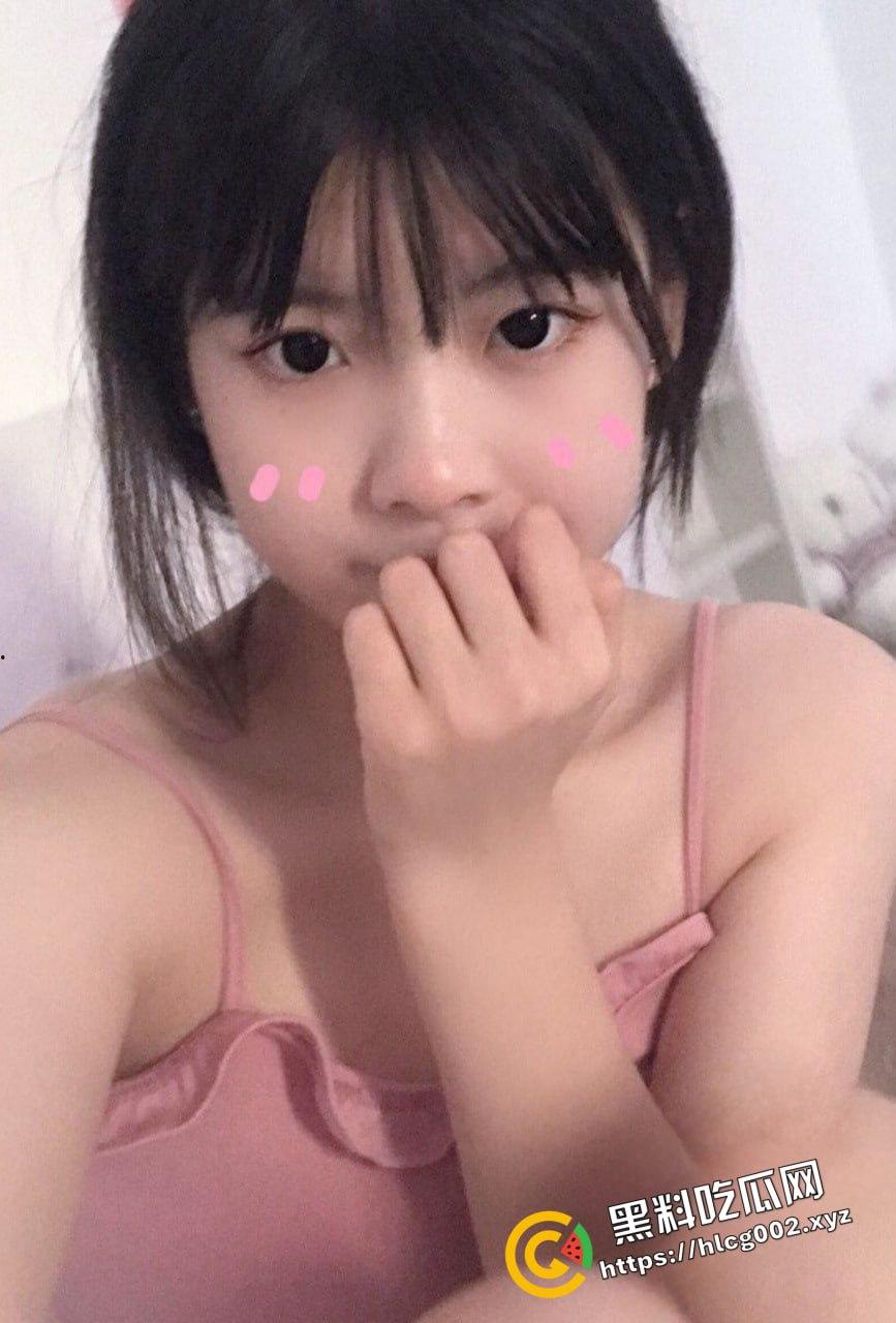 郑州商业中专清纯双马尾萝莉『李可馨』被男友调教露出!童颜巨乳的极致诱惑!