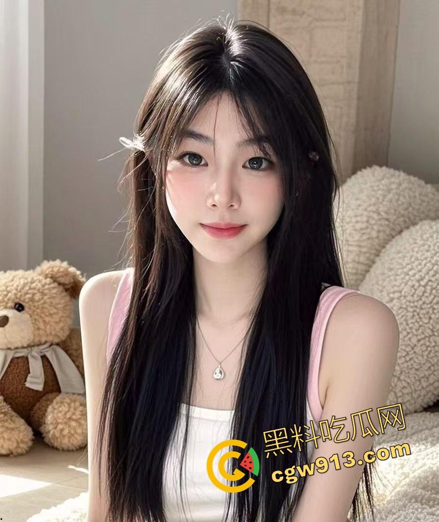 广州健身房私人教练【苏媚】骚得要命，被学员埋头猛舔蜜穴，吮吸得淫水直喷，呻吟声回荡整个房间！