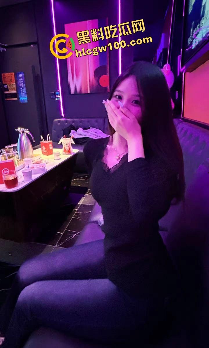 广西职业师范细腰蜜臀反差婊【陈欣欣】粉穴黑森林榨精炮架,白臀情趣后入塞满紧逼!独家曝光流出!