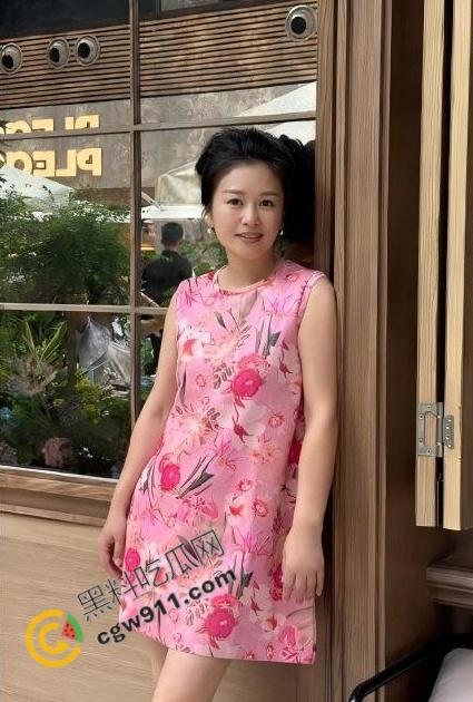 海角乱伦大神!大胸嫂子会喷水,微醺状态中的嫂子,骚逼狂野,敏感异常,高潮连连失禁