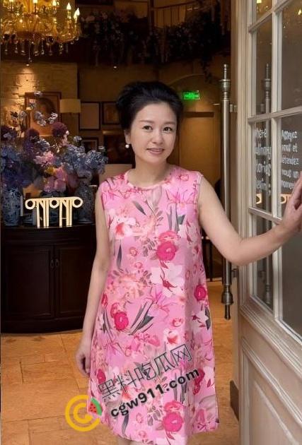 海角乱伦大神!大胸嫂子会喷水,微醺状态中的嫂子,骚逼狂野,敏感异常,高潮连连失禁