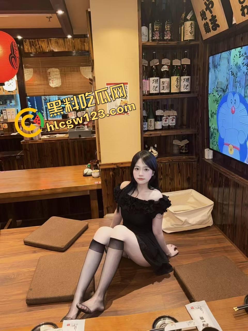 高清特写淫荡母狗五指齐插逼眼 屁眼逼眼轮番轰炸 大屌横冲直撞喷翻半盆淫水 全程高潮抽搐尖叫像鬼上身!