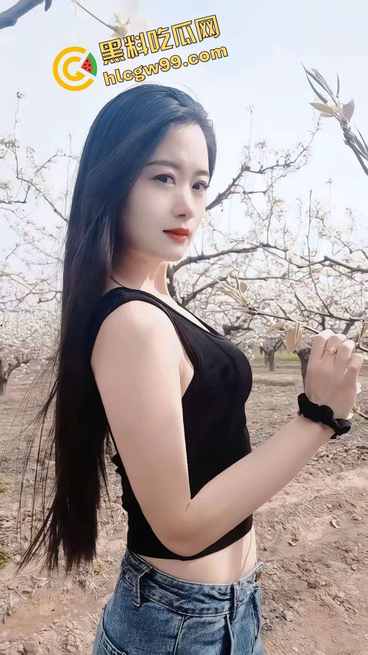 海南美容美发店老板娘【谢丽娟】晚上要关店了邀请大哥店内打炮，淫荡站立后入白皙美臀玉腿！惨遭曝光独家流出！