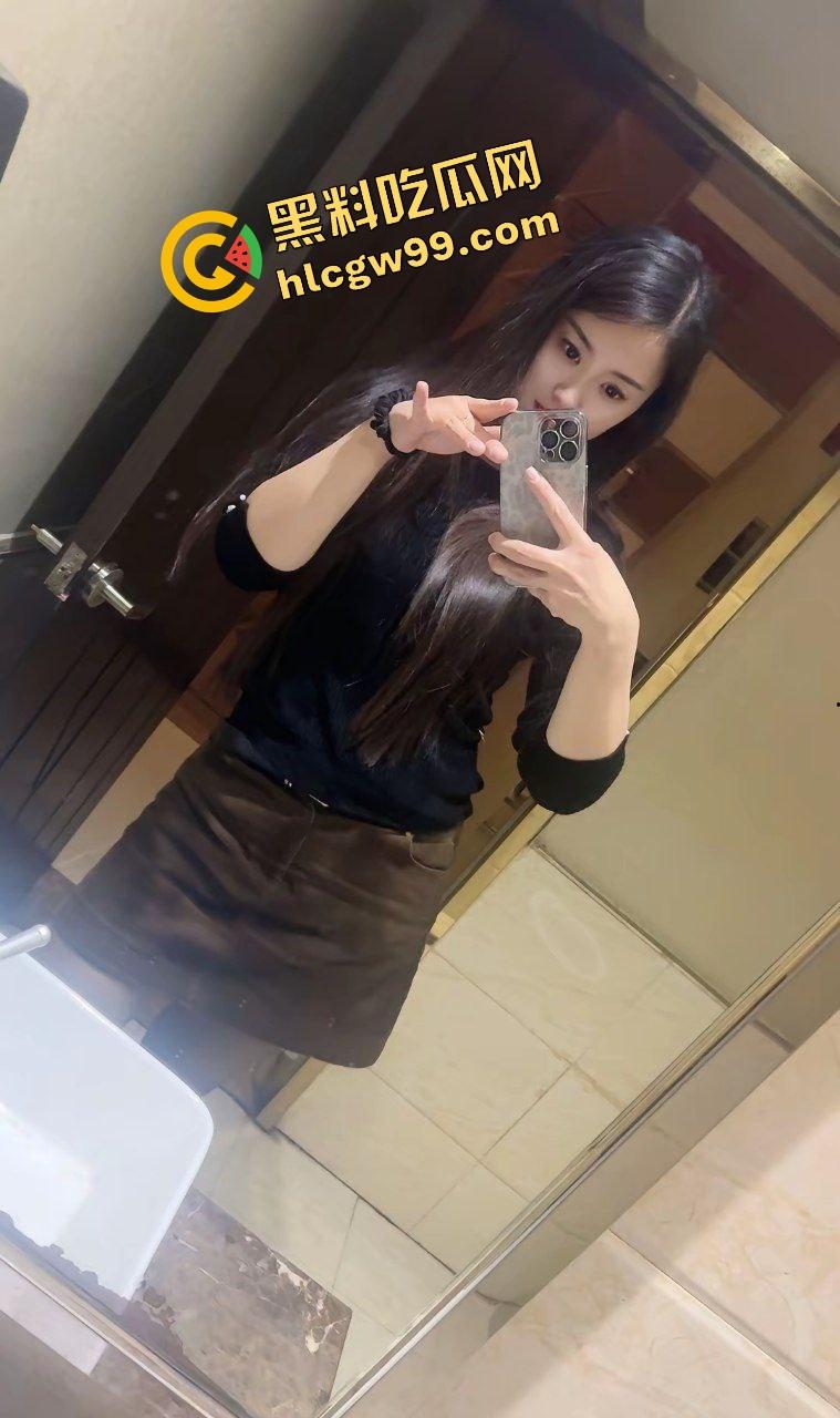 海南美容美发店老板娘【谢丽娟】晚上要关店了邀请大哥店内打炮,淫荡站立后入白皙美臀玉腿!惨遭曝光独家流出!