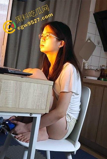 眼镜娘李林敏的双重人生！ 白日宠物医师，夜晚性虐狂, 美乳大奶，骚逼粉嫩，刺激精彩不容错过