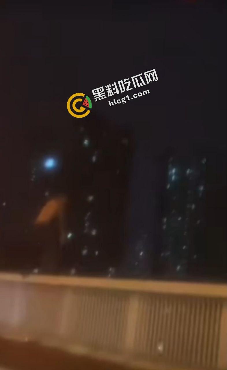 嘉陵江石门大桥一外卖小哥 送餐外卖被偷 一时间想不开 跳海自杀