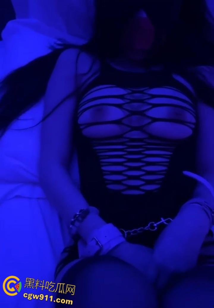 青岛小美女【刘鑫】,包房小姐外围女神,为爱从良竟遇渣男,三千块就能陪玩情趣SM,卖逼吸毒床技超高 !