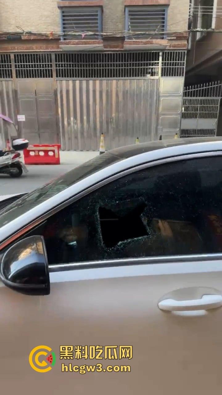 潮汕花臂精神小伙 为赚快钱偷东西被抓  摁倒地上一顿揍