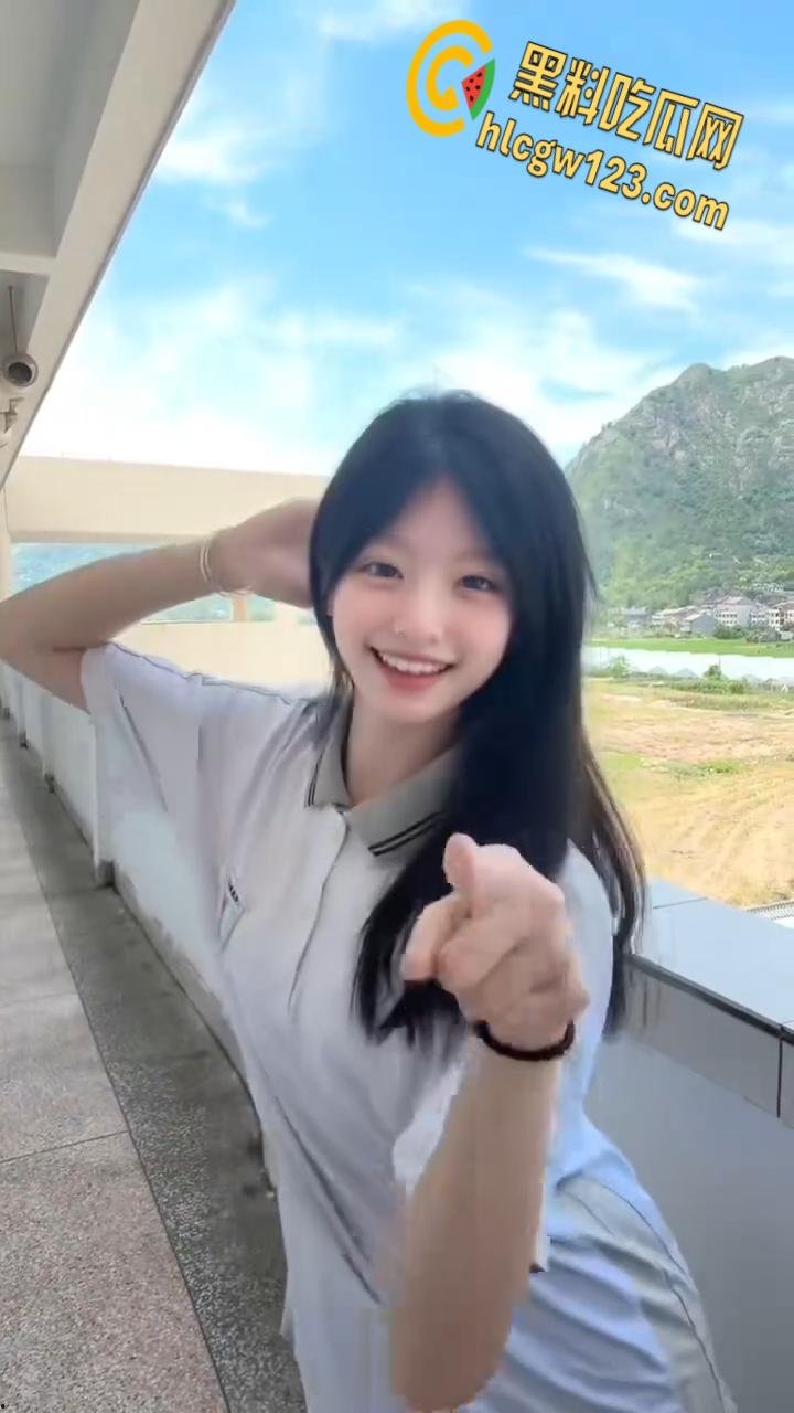 抖音娇嫩学妹【大潘大潘】,与男友酒店做爱被偷拍,后入爆插骚骚的的声音很动听!