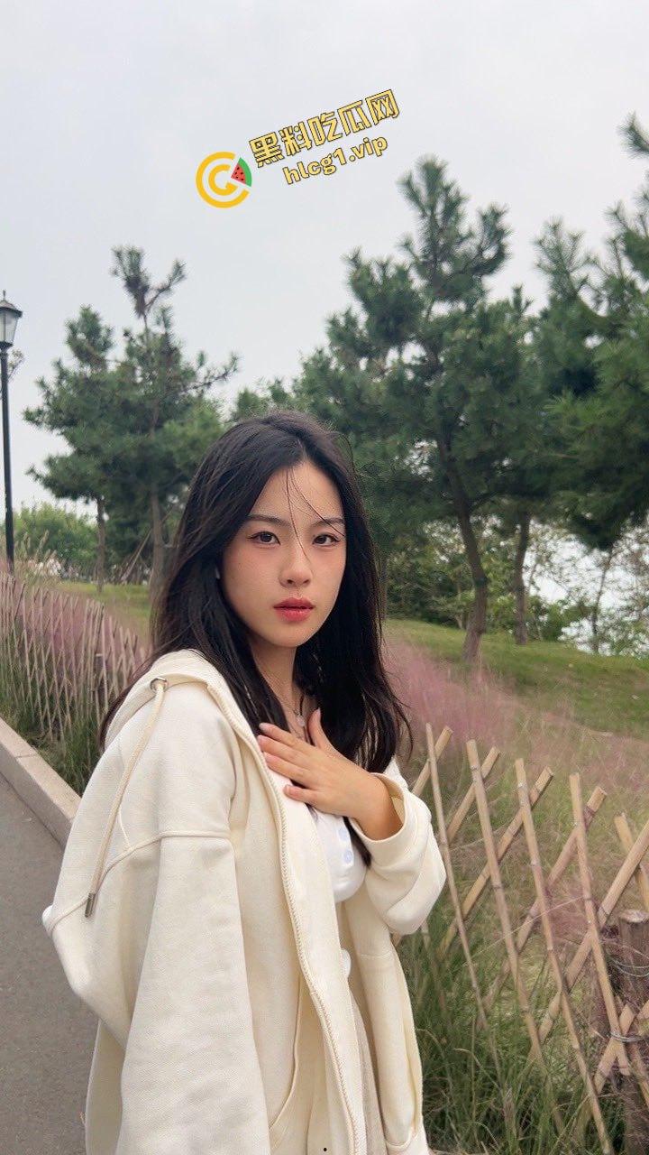 约炮大神得吃校园学妹『朱妍希』背着现男友约啪金爸 惨遭泄密曝光！