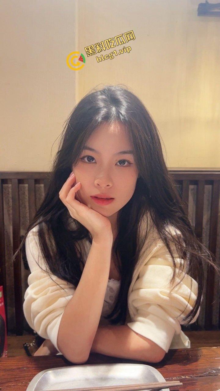 约炮大神得吃校园学妹『朱妍希』背着现男友约啪金爸 惨遭泄密曝光!