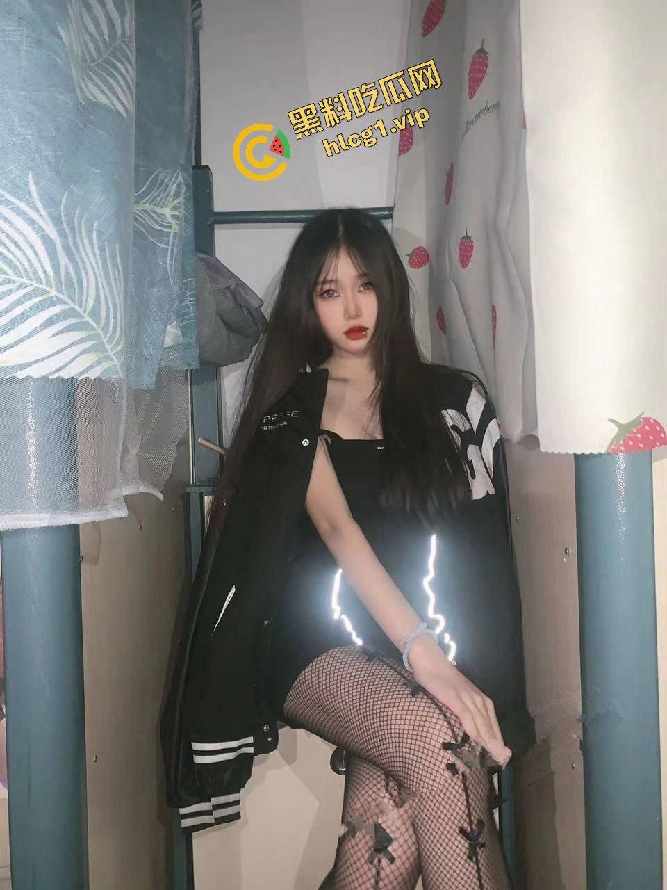 女大学生反差婊『祝微棋』负债欠钱 宿舍脱衣自慰献给金主 惨遭曝光!