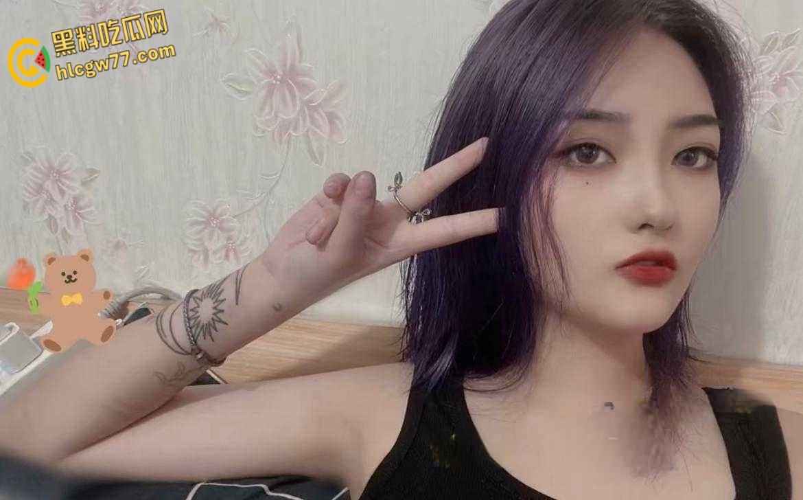 西安高冷模特 何雨薇 邀约摄影师线下私拍 没曾想摄影师耐不住诱惑两人开始激战!